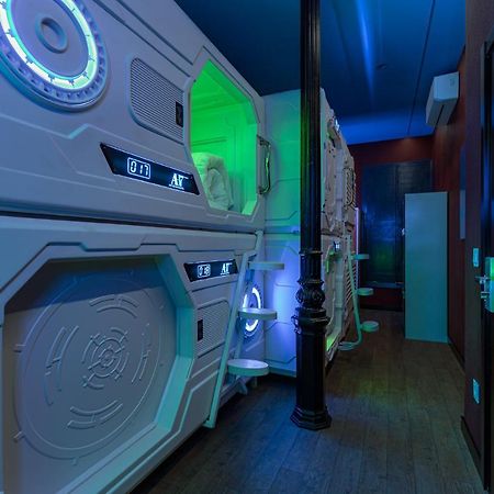 Art Seven Hostel Capsules Madrid Eksteriør billede