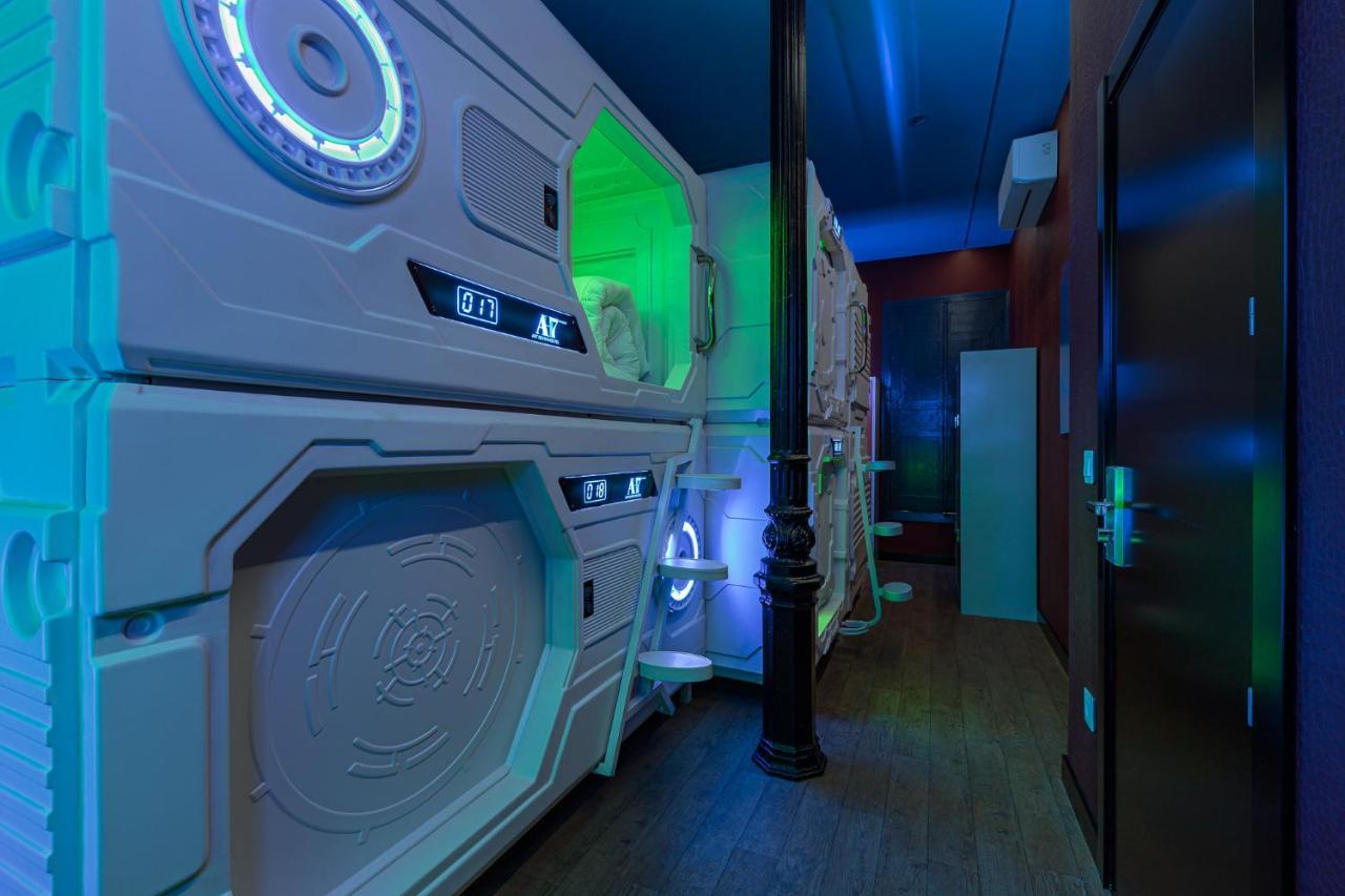 Art Seven Hostel Capsules Madrid Eksteriør billede