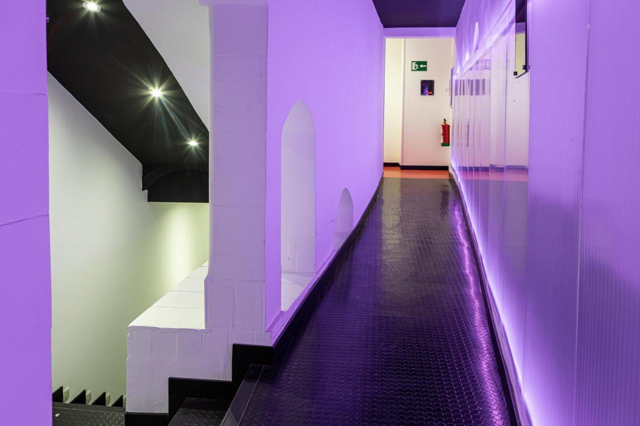 Art Seven Hostel Capsules Madrid Eksteriør billede