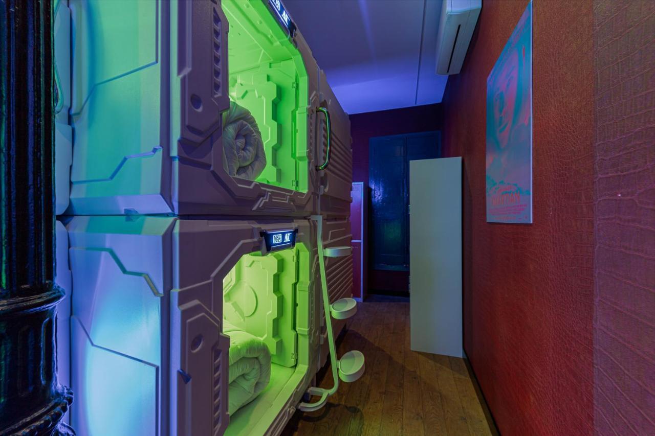 Art Seven Hostel Capsules Madrid Eksteriør billede