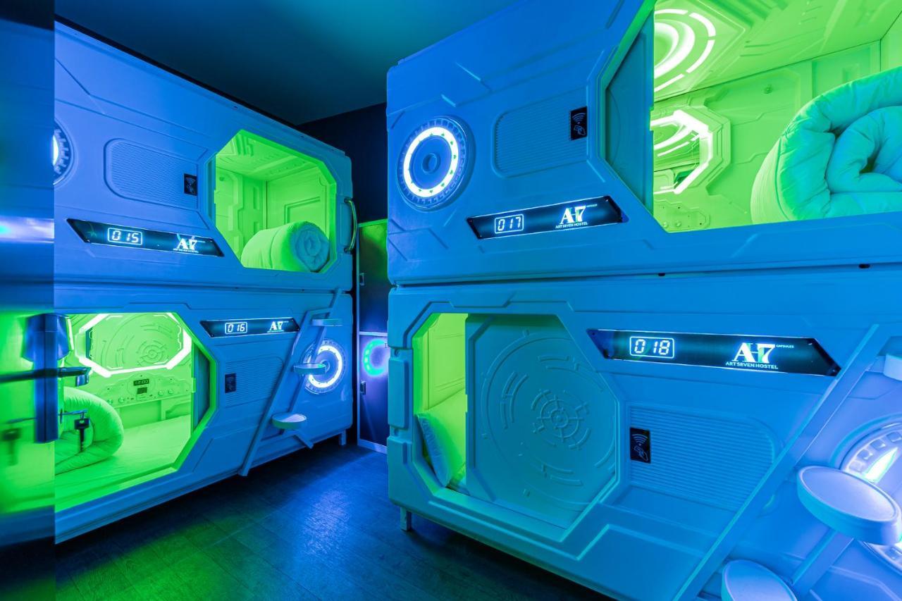 Art Seven Hostel Capsules Madrid Eksteriør billede