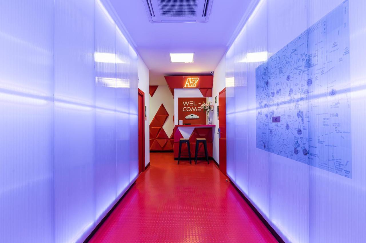 Art Seven Hostel Capsules Madrid Eksteriør billede