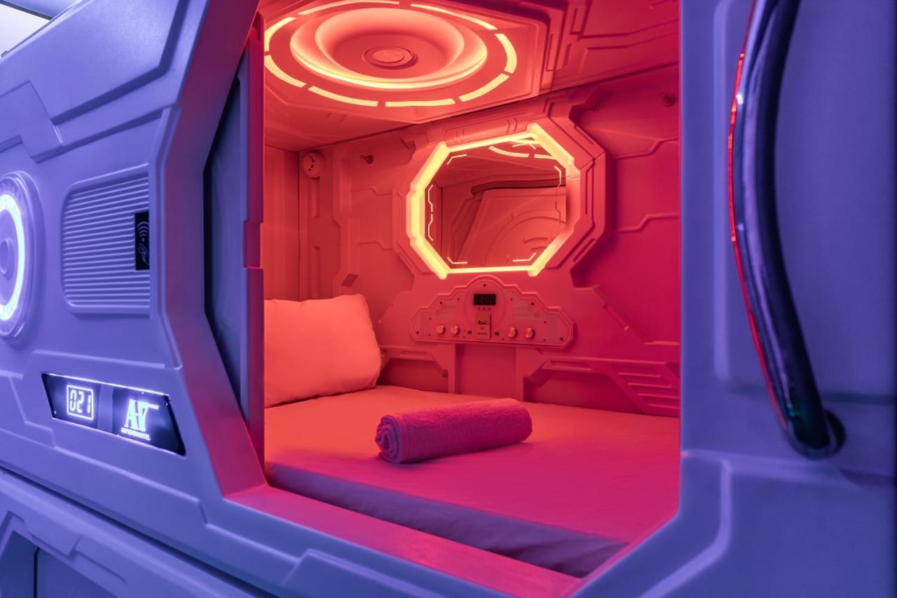 Art Seven Hostel Capsules Madrid Eksteriør billede