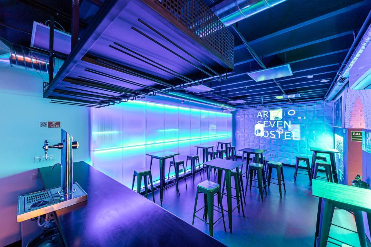 Art Seven Hostel Capsules Madrid Eksteriør billede