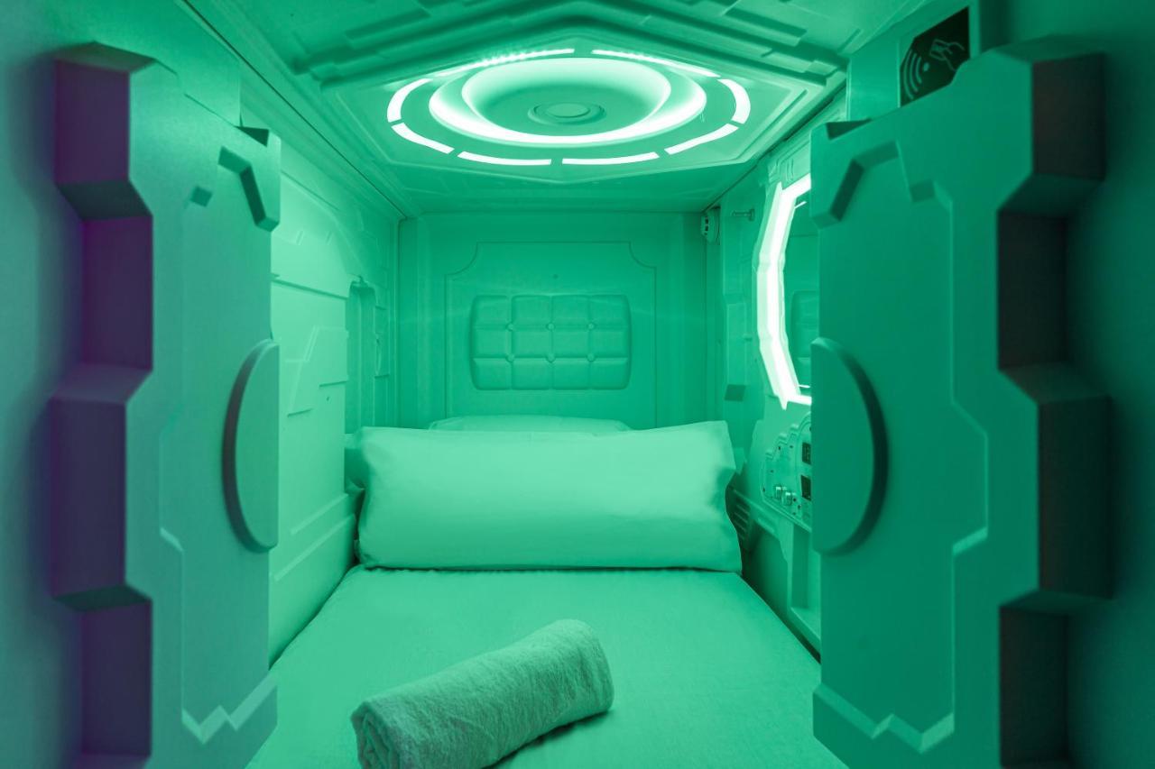 Art Seven Hostel Capsules Madrid Eksteriør billede