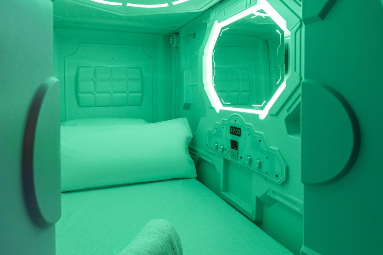 Art Seven Hostel Capsules Madrid Eksteriør billede
