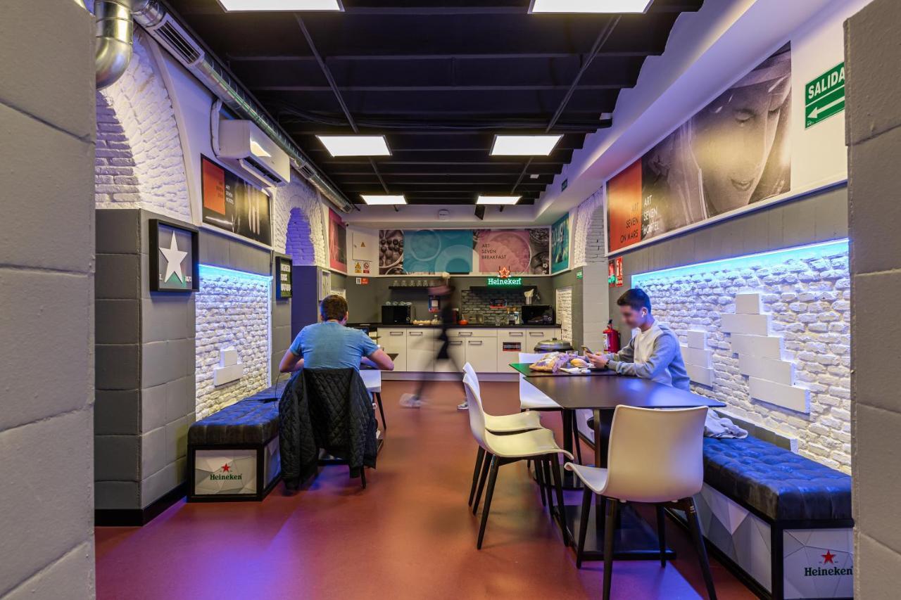 Art Seven Hostel Capsules Madrid Eksteriør billede