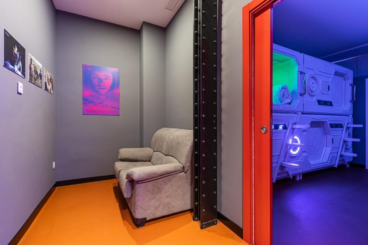 Art Seven Hostel Capsules Madrid Eksteriør billede