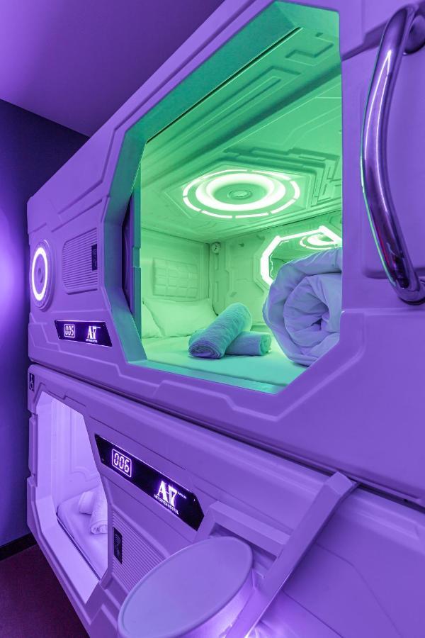 Art Seven Hostel Capsules Madrid Eksteriør billede