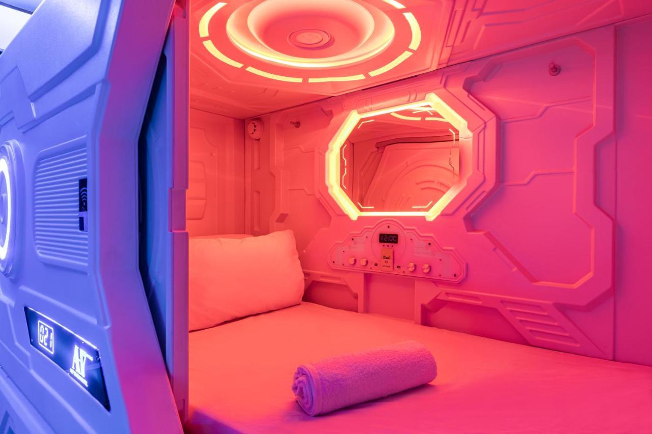 Art Seven Hostel Capsules Madrid Eksteriør billede