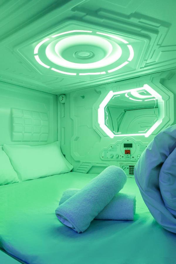 Art Seven Hostel Capsules Madrid Eksteriør billede