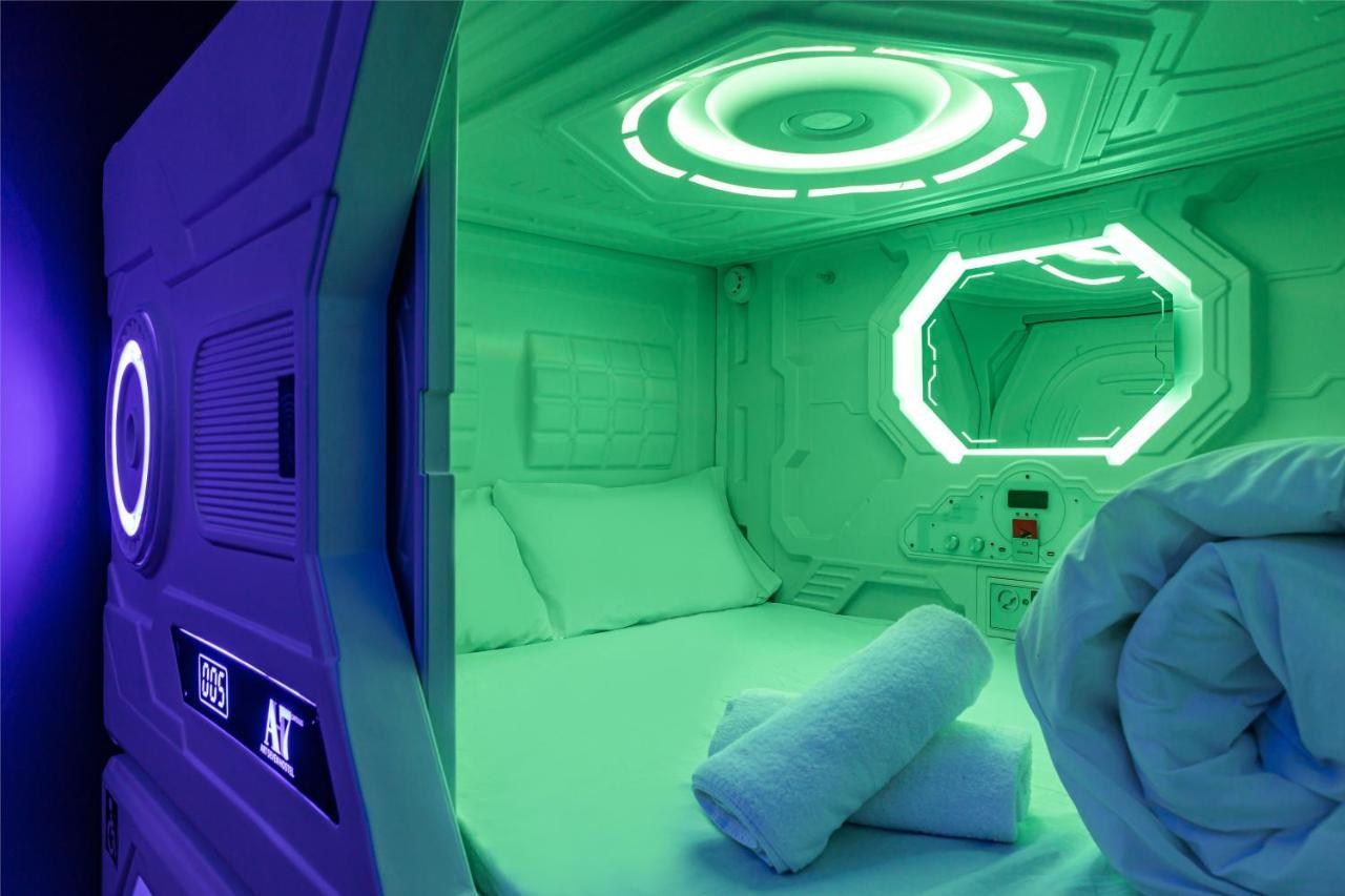 Art Seven Hostel Capsules Madrid Eksteriør billede