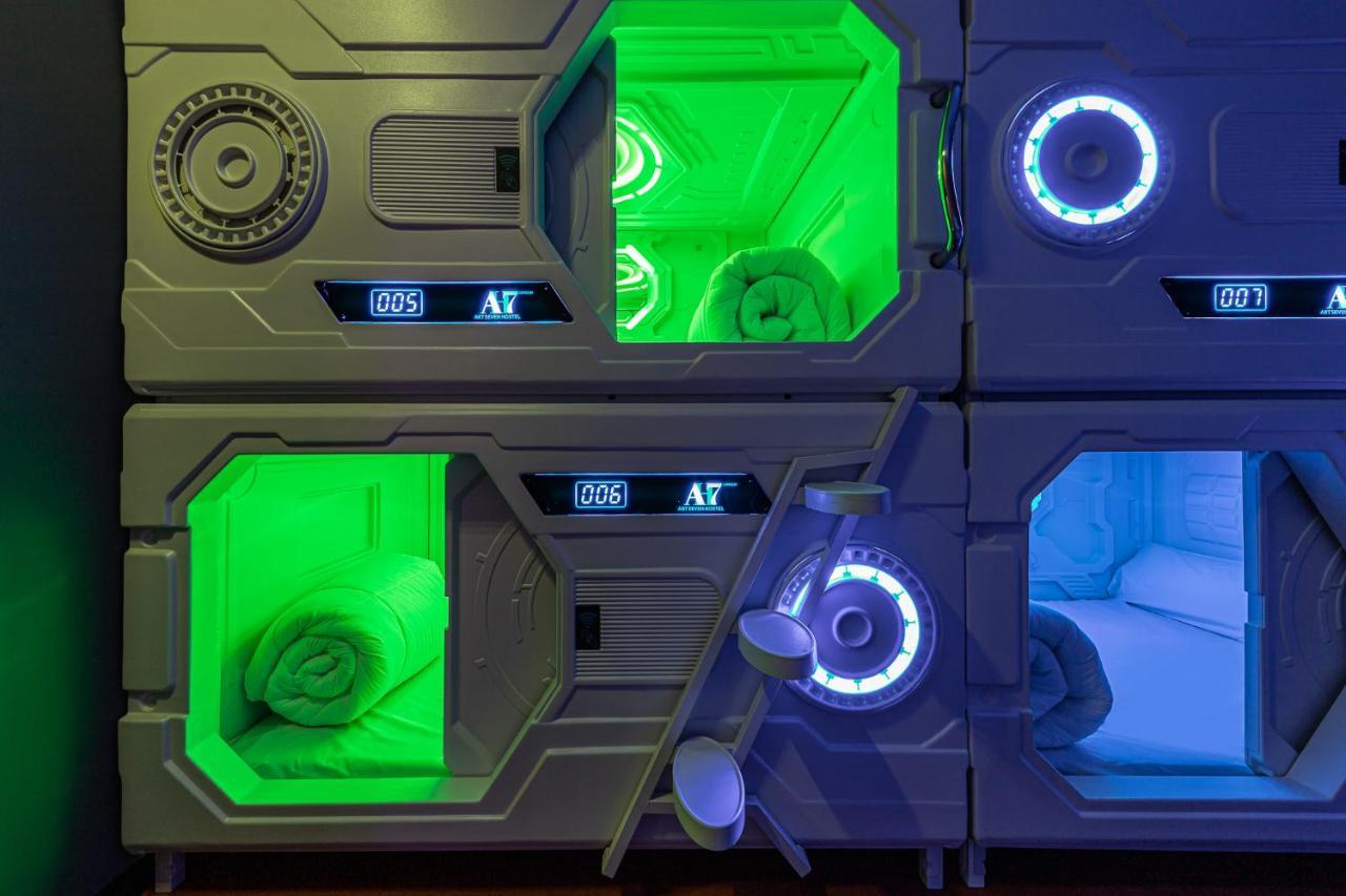 Art Seven Hostel Capsules Madrid Eksteriør billede