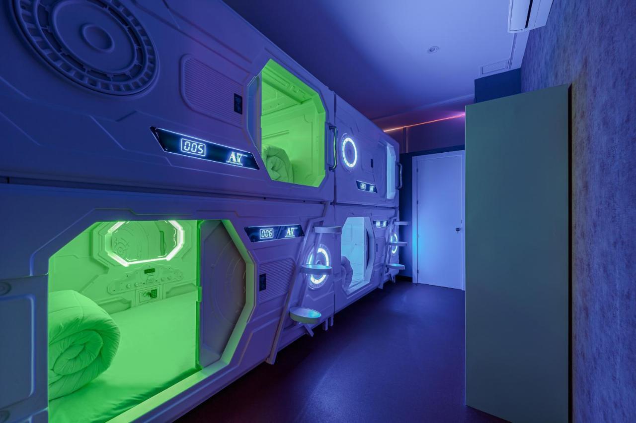 Art Seven Hostel Capsules Madrid Eksteriør billede