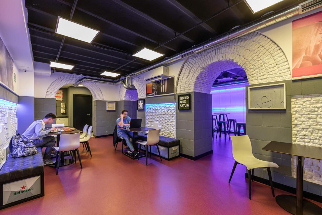 Art Seven Hostel Capsules Madrid Eksteriør billede