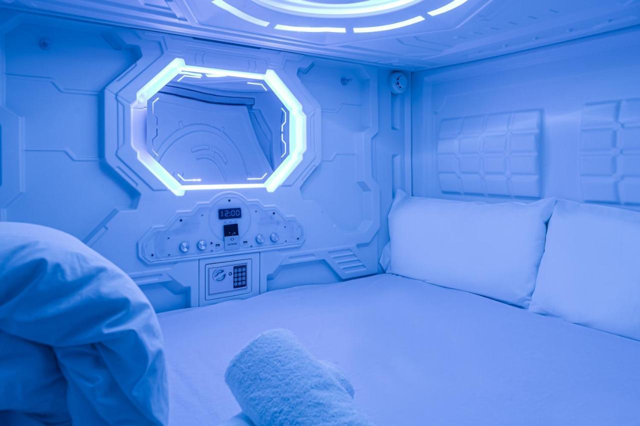 Art Seven Hostel Capsules Madrid Eksteriør billede