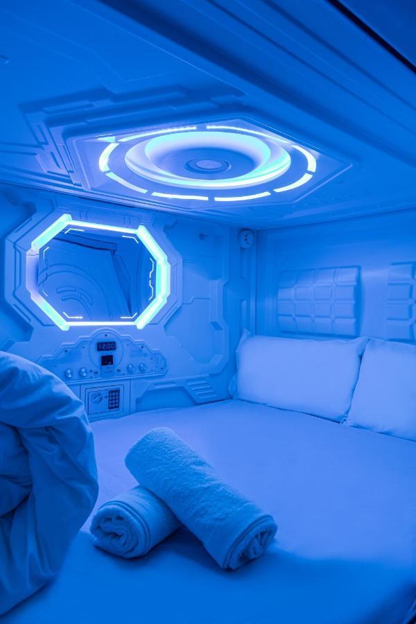 Art Seven Hostel Capsules Madrid Eksteriør billede