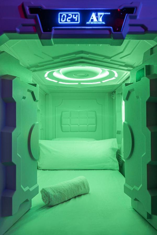 Art Seven Hostel Capsules Madrid Eksteriør billede