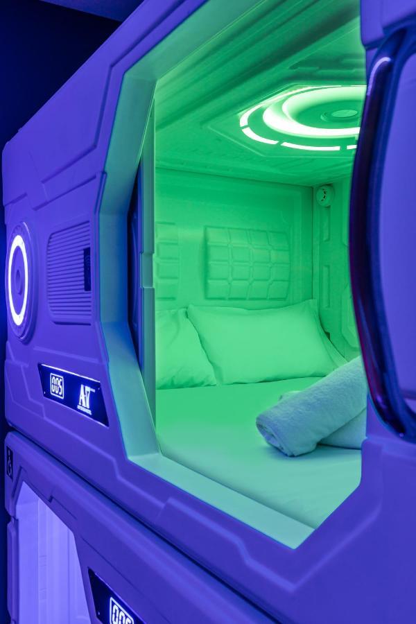 Art Seven Hostel Capsules Madrid Eksteriør billede